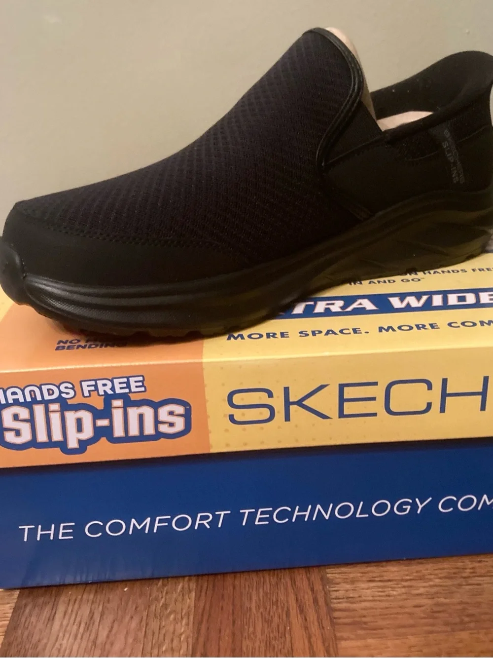 Brand New Skechers Men's Black Slip-On Mesh Hands Free Memory Foam Shoe
